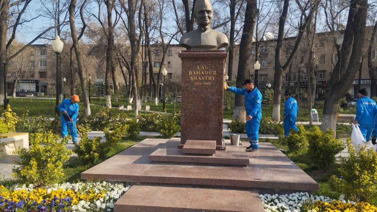 Tuman obodonlashtirish xodimlari tomonidan hududlardagi yo'llar va ariqlar chiqindlardan tozalanib, tartibga keltirilmoqda.