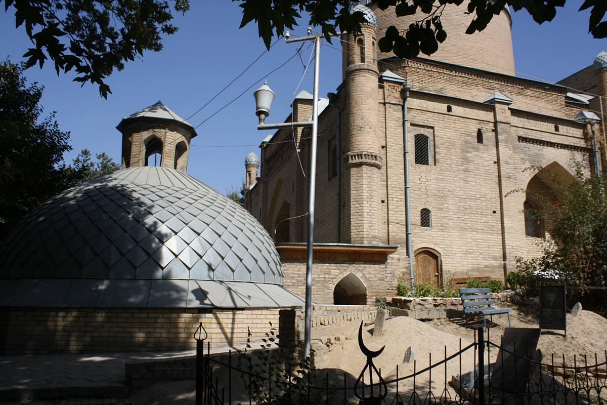 Zayniddin bobo maqbarasi