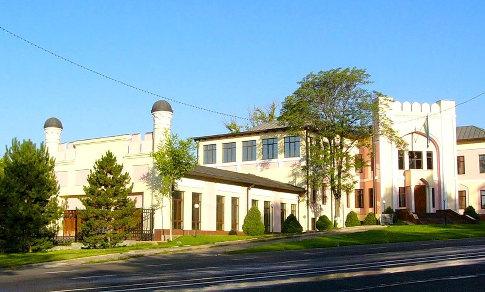 SANIIRI yolgʻiz binosi