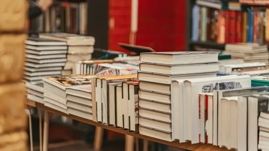 Book Fest в Riviera Mall